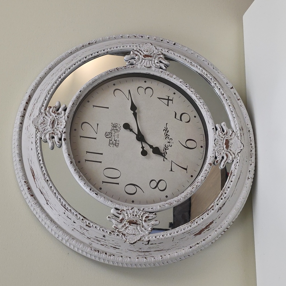 Elegant White Vintage Wall Clock - Picture 3 of 4